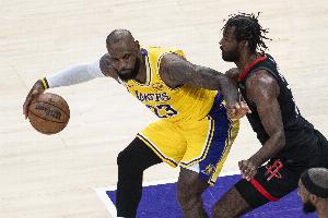 解说：火箭末节表现或许也是整个赛季的写照 他们已命悬一线