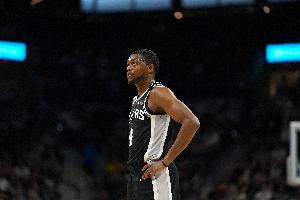 外线不准！福克斯16中7得到18分4篮板6助攻 三分6中1