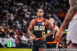 郑永刚：克里斯托弗还需磨合但表现不错 季后赛需要巴吉这种大外