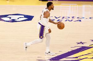 斯玛特谈24次失误太多：我们有点松懈 对方对抗足&裁判不吹有影响