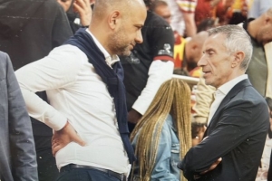 记者：阿森纳总监贝尔塔与加拉塔萨雷主席会面，目标是奥斯梅恩