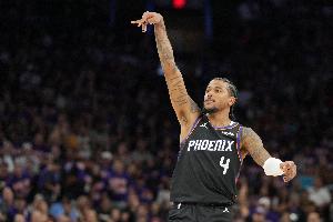 铁了！杰伦·格林半场12投4中&三分6中1 得到11分6篮板3助攻2抢断