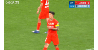 王燊超无法坚持后伤退，张琳芃替补登场