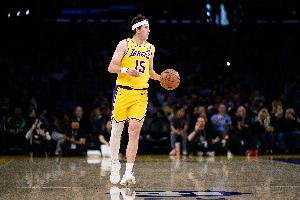 就输在后场！湖媒晒统计：里夫斯/斯玛特25中5 SGA/米切尔25中15