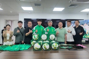 张稀哲和邓捷夫来到地铁3号线工人体育场站，慰问一线地铁员工