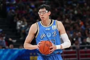 中规中矩！周琦10中4拿到13分8板2助1断2帽 5前场板