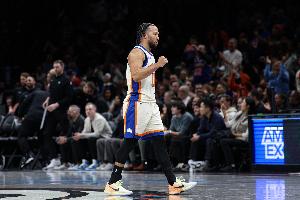 小宇宙爆发！布伦森22中11轰下33分5板9助 正负值+13