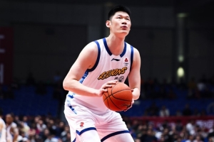 还不够！胡金秋全场14投6中 得到15分8板1助1断1帽&正负值-7