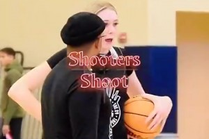 博伊尔斯的女友Chloe Kitts篮球场上也是一员猛将