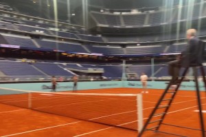 踢球还是“扫雷”❓️史上最原生态球场，踢球全凭直觉