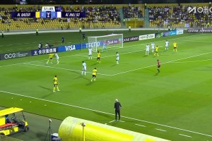 扩大领先！多哈国民球员解围失误，科曼门前捡漏推射破门