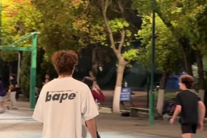 不能对女生较真哈，特别是她老往篮下打的时候...