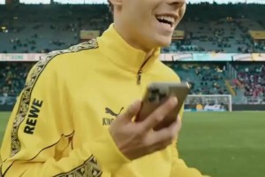 笑容捕捉器？当多特蒙德球员看到球队积分是“67”相关视频