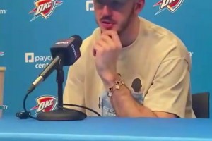 卡鲁索此前：SGA和詹姆斯一样，不会顶着三个人强投