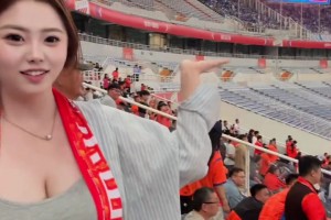 耶耶耶！泰山队女球迷见证久违的主场大胜