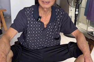 骑士惨遭尼克斯大逆转，闽南老大爷破口大骂：打得什么XX