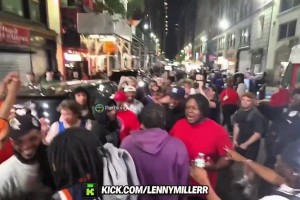 流氓啊！场上打完场下继续！赛后马刺球迷在纽约街头被追打！