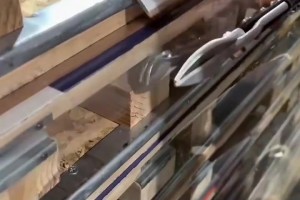 来看看，总决赛尼克斯主场组装地板asmr